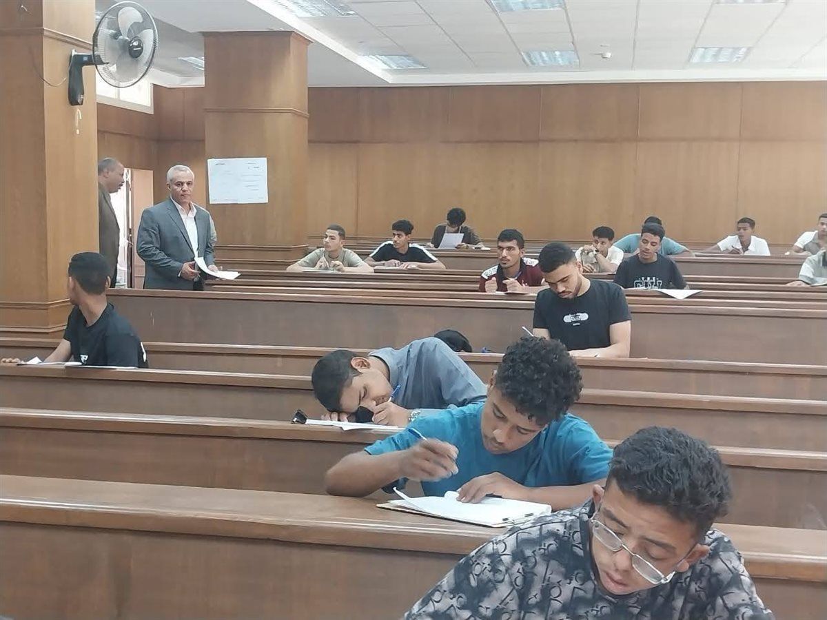 جانب من الامتحانات بجامعة الأزهر 