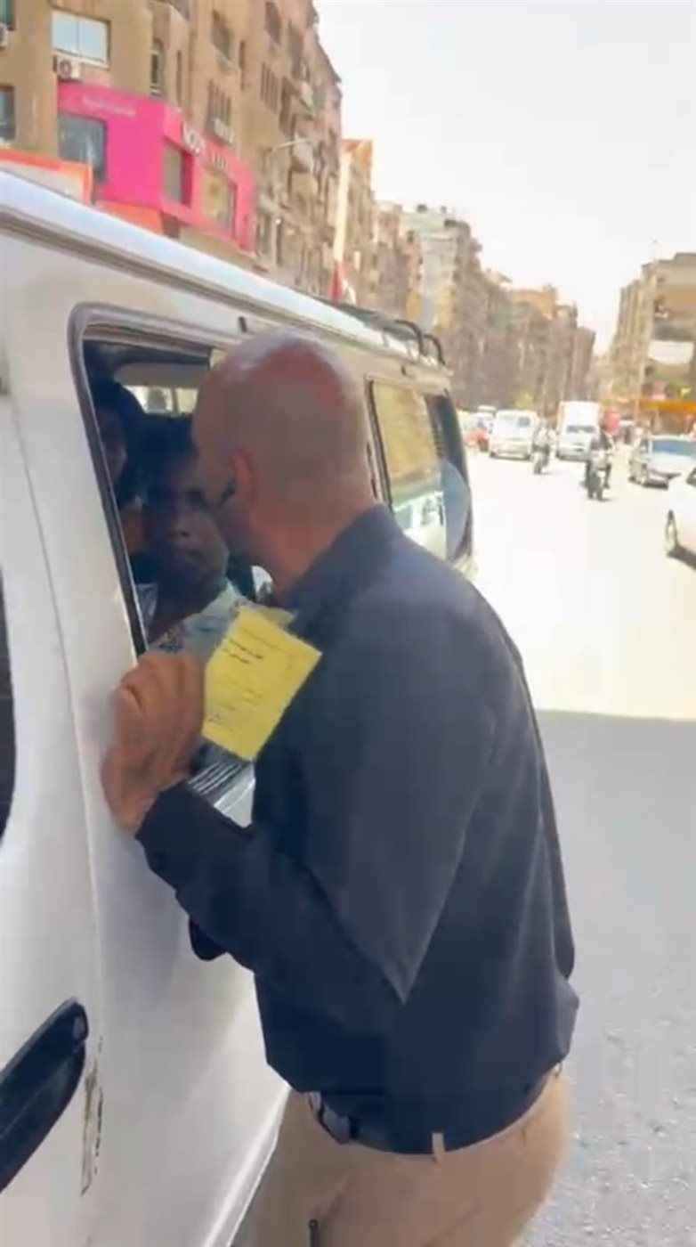 محافظة الجيزة: ضبط ٤٠١ مخالفة سرفيس وفض موقف عشوائى بميدان الجيزة وأخر بالمنيب