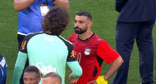 <strong>محمد صلاح وأليسون بيكر</strong>