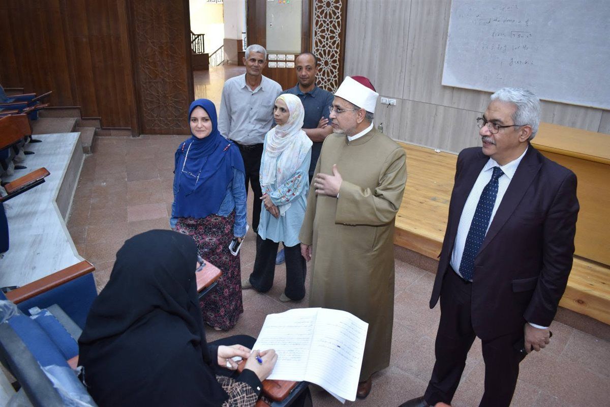 جانب من جولة رئيس جامعة الأزهر