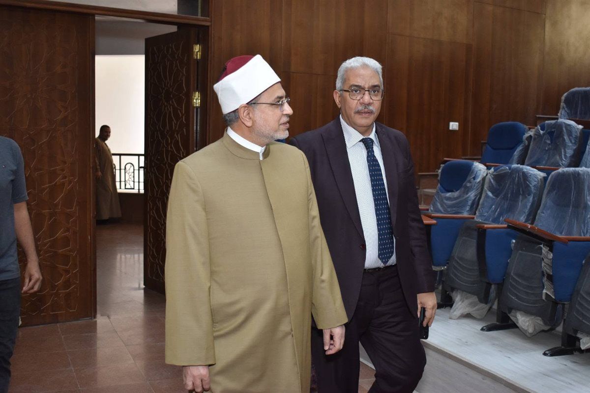 جانب من جولة رئيس جامعة الأزهر