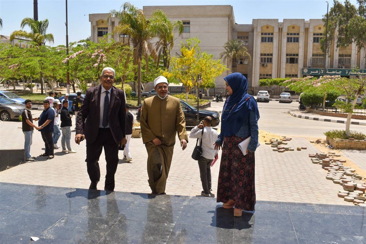 جانب من جولة رئيس جامعة الأزهر