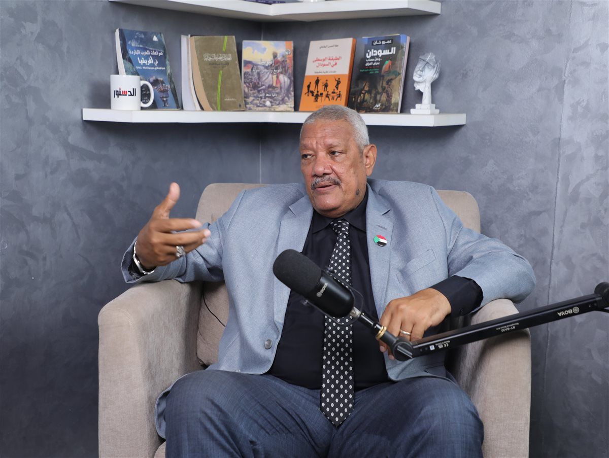 اللواء الدكتور أمين إسماعيل مجذوب خلال استضافته في بودكاست “هنا السودان من القاهرة” 