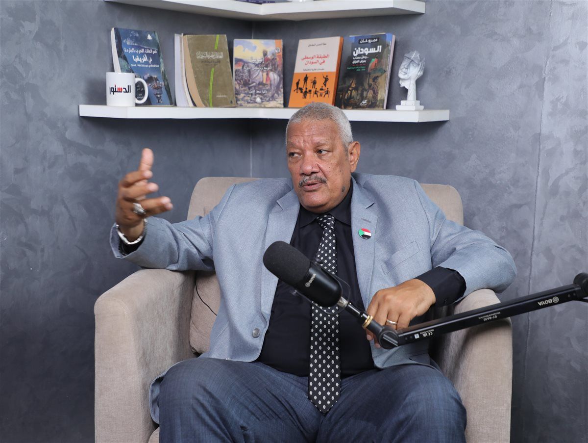  اللواء الدكتور أمين إسماعيل مجذوب خلال استضافته في بودكاست “هنا السودان من القاهرة” 