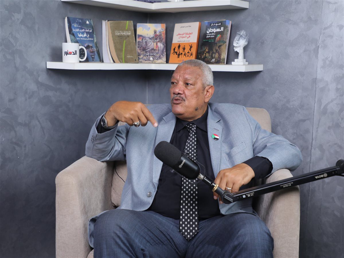  اللواء الدكتور أمين إسماعيل مجذوب خلال استضافته في بودكاست “هنا السودان من القاهرة” 