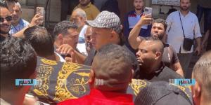وصول حمو بيكا لمسجد العمري بالإسكندرية استعدادا لصلاة الجنازة على والده - أقرأ 24