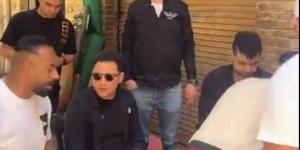 جنب صاحبه.. رضا البحراوي يشارك في جنازة والد حمو بيكا| صور -  أقرأ 24