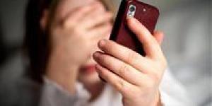 استغل صيانة الهاتف.. السجن لعامين لعامل بمحل هواتف ابتز طالبة بصور خاصة -  أقرأ 24