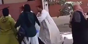 بعد واقعة الاعتداء على معلمتين.. تربوي يطالب بتغليظ عقوبة الاعتداء على المعلمين - أقرأ 24