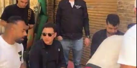 جنب صاحبه.. رضا البحراوي يشارك في جنازة والد حمو بيكا| صور - أقرأ 24