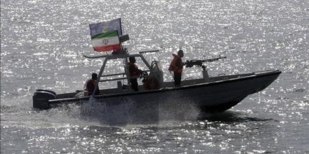 عاجل.. الحرس الثوري الإيراني يكشف عن زورق هجومي جديد مزود بصواريخ كروز بمدى 700 كيلومتر - أقرأ 24