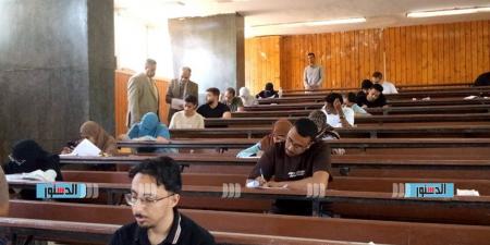 رئيس جامعة أسوان يتابع امتحانات الفصل الدراسي الثاني بكلية العلوم - أقرأ 24