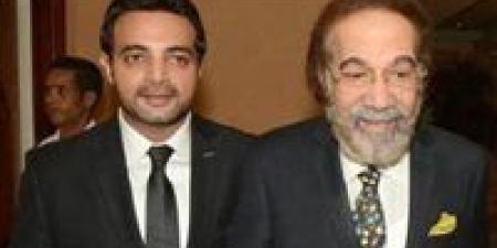 حاضر بقيمته وحنانه.. عمرو محمود ياسين يحيي ذكرى ميلاد والده برسالة مؤثرة -  أقرأ 24