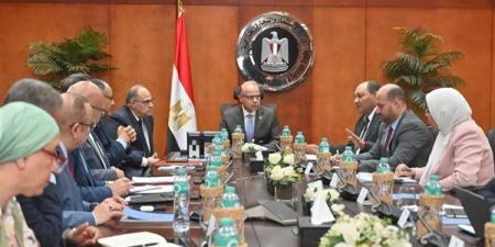 وزير الاستثمار يبحث مع الزراعة وهيئة الدواء زيادة صادرات مصر من المنتجات البيطرية وإضافات الأعلاف - أقرأ 24