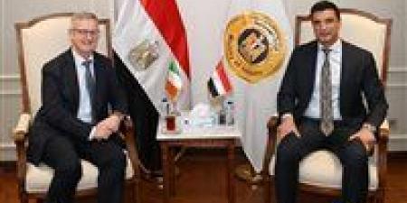 وزير الصناعة يبحث مع سفير أيرلندا بالقاهرة فرص تعزيز التعاون الصناعي بين البلدين -  أقرأ 24