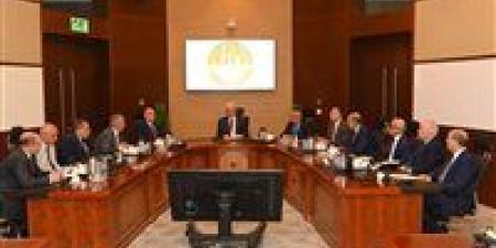 نائب رئيس الوزراء للشؤون الاقتصادية يتابع جهود إصلاح وإعادة هيكلة الشركات المملوكة للدولة -  أقرأ 24