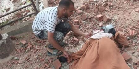 مصرع طالبة جامعية أصابها حائط سقط من برج سكني شمال المنيا - أقرأ 24