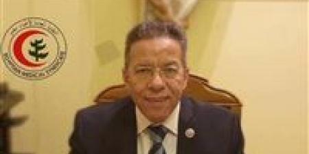 نقيب الأطباء: الرسوم الإضافية على العيادات تُثقل كاهل المرضى.. ولا صحة لرفع "الفيزيتة" إلى 1000 جنيه -  أقرأ 24