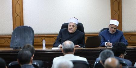 أيمن عبدالغني والشرقاوي يجتمعان برؤساء فرق المتابعة المكلفة بمتابعة لجان الثانوية الأزهرية - أقرأ 24