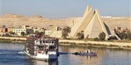 شحوط باخرة نيلية في عرض نهر النيل بالمنيا -  أقرأ 24