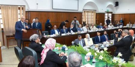افتتاح المركز الخدمى التعليمي لسلسلة قيمة الطماطم بكلية الزراعة بجامعة الإسكندرية - أقرأ 24