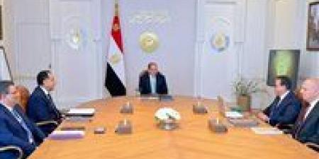 الرئيس السيسي يجتمع مع رئيس الوزراء ووزير الصحة -  أقرأ 24