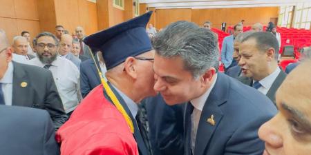 بطل من أكتوبر يناقش رسالة دكتوراه في القانون بجامعة طنطا .. والنائب مجدي البري يشيد بمسيرة عسكرية وأكاديمية استثنائية - أقرأ 24