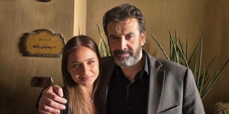 من أمام منزل يحيى راشد.. الصورة الأولى لـ كريم عبد العزيز ونيللي كريم من كواليس فيلم الفيل الازرق 3 -  أقرأ 24