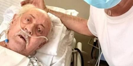 التهاب حاد وضيق في التنفس.. تفاصيل اللحظات الأخيرة في حياة عبد العزيز مخيون - أقرأ 24