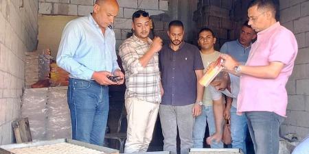 ضبط 1500 كيلو عسل فركتوز و إعدام ٧ كيلو حلويات .. خلال حملة مكبرة في سمالوط بالمنيا - أقرأ 24