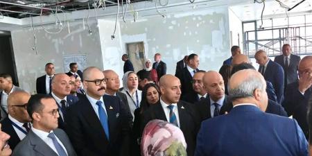 أحمد الباز يشارك في زيارةميدانية لمطار القاهرة الدولي: تطوير المطار يعكس رؤية الدولة لبناء منظومة نقل حديثة ومتطورة -  أقرأ 24