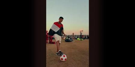 مهارات شباب مصر في كرة القدم أثناء حضور مباراة المنتخب وبلجيكا في منطقة "فان زون" بالعاصمة الجديدة - أقرأ 24