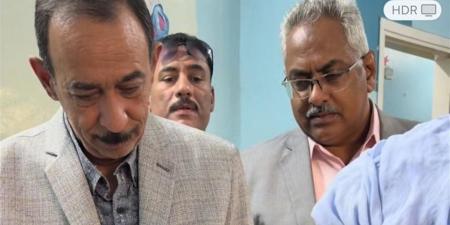 مشهد إنساني بسوهاج.. المحافظ يستجيب لطلب مواطن على كرسي متحرك - أقرأ 24