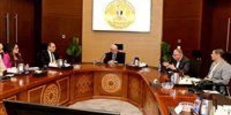 نائب رئيس الوزراء يتابع مستجدات تنفيذ المشروع القومي لتطوير صناعة الغزل والنسيج - أقرأ 24