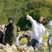 اعتداءات المستوطنين تحرم الفلسطينيين من مواسم الحصاد في الضفة الغربية - أقرأ 24
