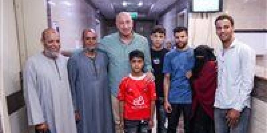 الخطيب يطمئن على تطورات الحالة الصحية لـ«مشجع الأهلي» بعد إصابته في مباراة القمة الأخيرة.. صور -  أقرأ 24