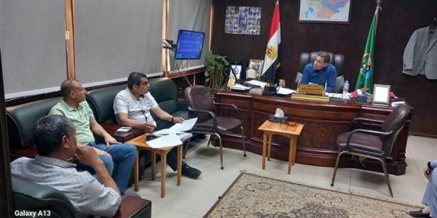 السكرتير المساعد للفيوم يتابع معدلات الأداء بملف "حصر أصول أملاك الدولة" - أقرأ 24