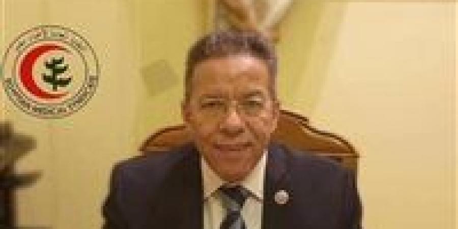 نقيب الأطباء: الرسوم الإضافية على العيادات تُثقل كاهل المرضى.. ولا صحة لرفع "الفيزيتة" إلى 1000 جنيه -  أقرأ 24