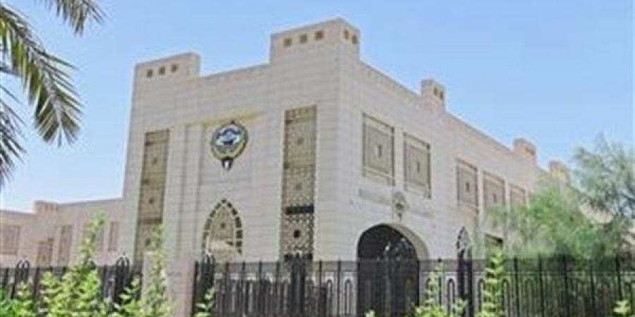 الخارجية الكويتية: وفاة شخص وإصابة آخرين في استهداف مطار الكويت الدولي - أقرأ 24