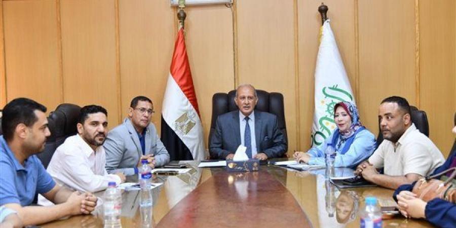 سكرتير عام الفيوم يتابع موقف الرد على منظومة الشكاوى الحكومية - أقرأ 24