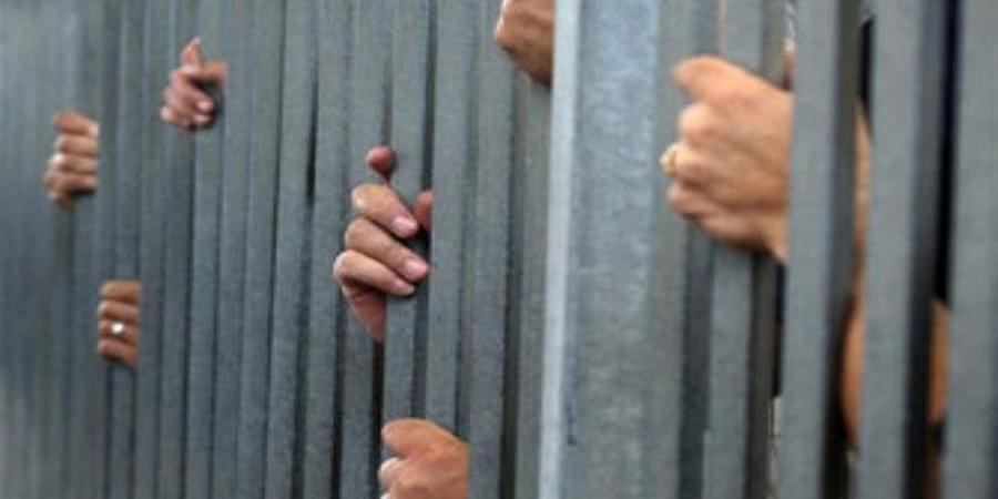 حبس المتهمين بتعاطي وحيازة المواد المخدرة في الفيوم - أقرأ 24