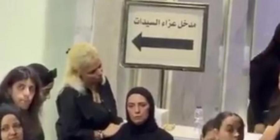 أشرف زكي ووفاء عامر أول الحاضرين في عزاء سهام جلال -  أقرأ 24
