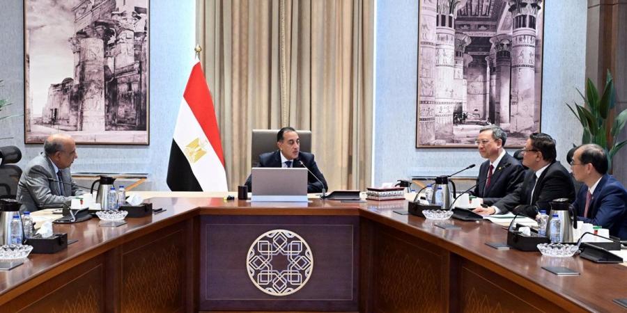مدبولي: نستهدف رفع مساهمة الطاقة المتجددة بمصر إلى 45 % بحلول 2028 - أقرأ 24