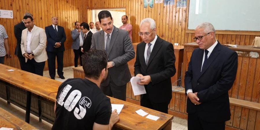 رئيس جامعة المنيا يتفقد أعمال الامتحانات بكلية الهندسة - أقرأ 24