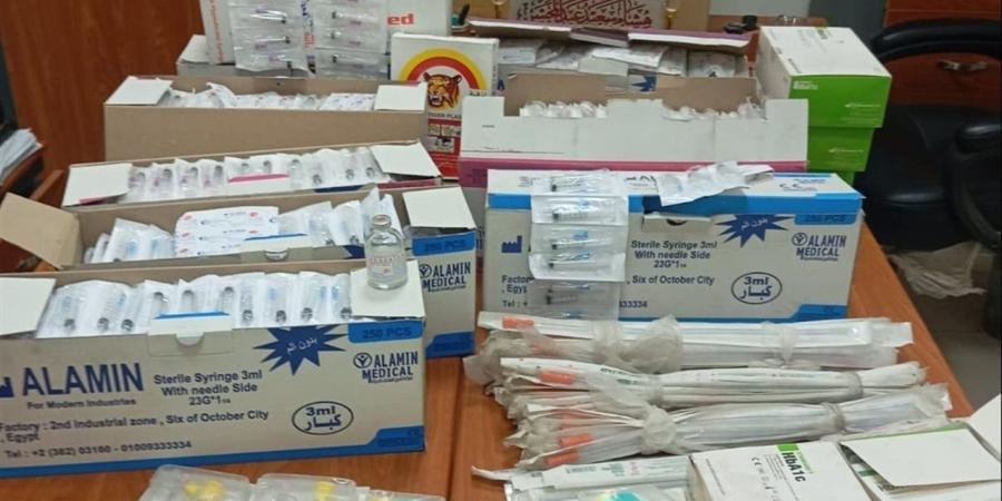 "تموين الفيوم" يضبط مئات الأصناف الطبية المغشوشة ومنتهية الصلاحية داخل منشآت غير مرخصة - أقرأ 24
