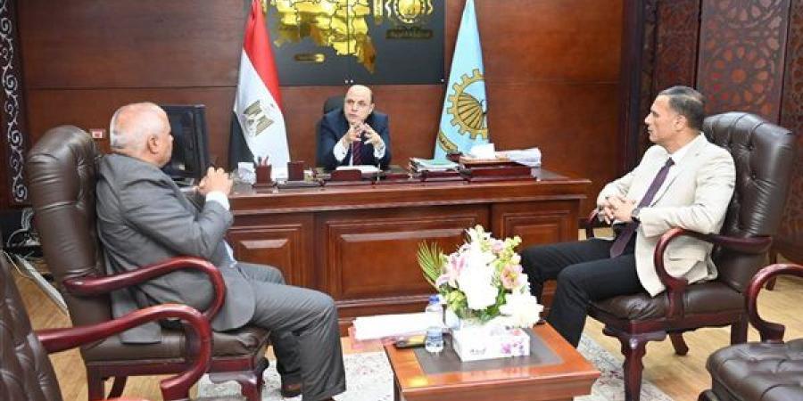 محافظ الغربية يبحث مع أعضاء البرلمان احتياجات الشارع وخطط التطوير - أقرأ 24