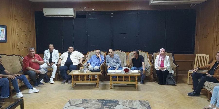 قصور الثقافة تحتفي بتجربة الشاعر مدحت منير ضمن برنامج "العودة إلى الجذور" - أقرأ 24