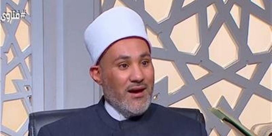 هل يجوز أخذ جزء من أرباح تجارة الأب دون علمه؟.. أمين الفتوى يجيب - أقرأ 24