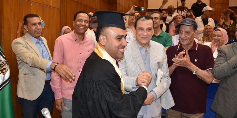الدكتوراة بامتياز للصحفى محمد طعيمة حول تأثير المسرح على القيم الثقافية في القاهرة وتونس - أقرأ 24