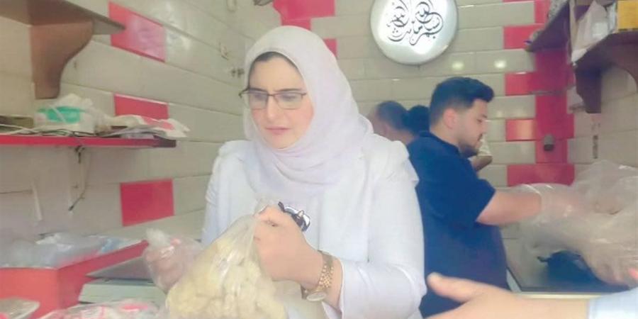 إعدام ١٠٠ كيلو سجق وفراخ فاسدين في دمياط - أقرأ 24